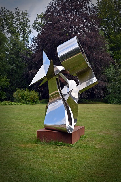 Moderne Kunst im Garten Skulptur 2